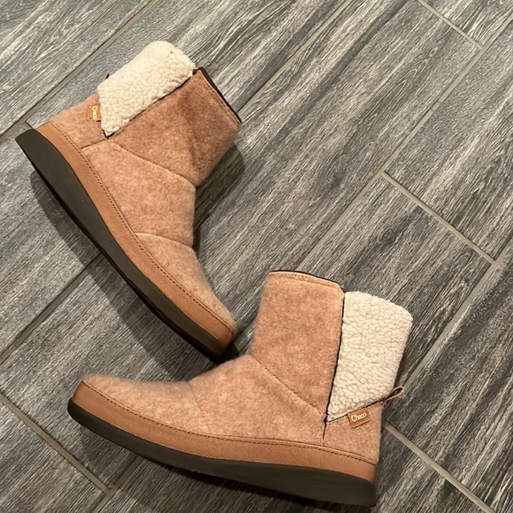 Chaco Shoes - 7.5 WOMEN'S REVEL TALL